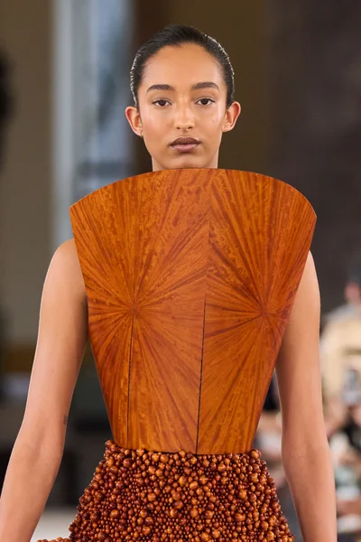 Look 37